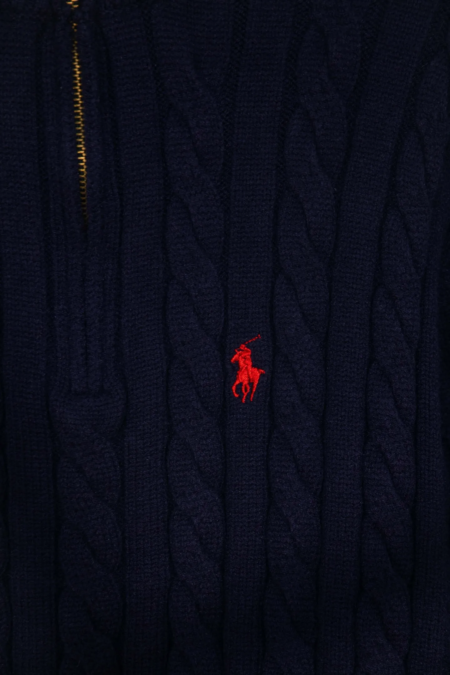 P250 model number: Y196 Ralph Lauren Men's half-zip twist sweater has a really nice style. It can be worn alone or as a jacket to be worn inside or outside. The upper body shows personal fashion charm. Four colors are available. Same style for men and women. A must-have item for new summer products. Hang tag. Hanging beads. Washable packaging bag. Full set of accessories. Very good appearance. Super exquisite workmanship. Size: S-XL